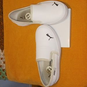 Pumas slip on shoes